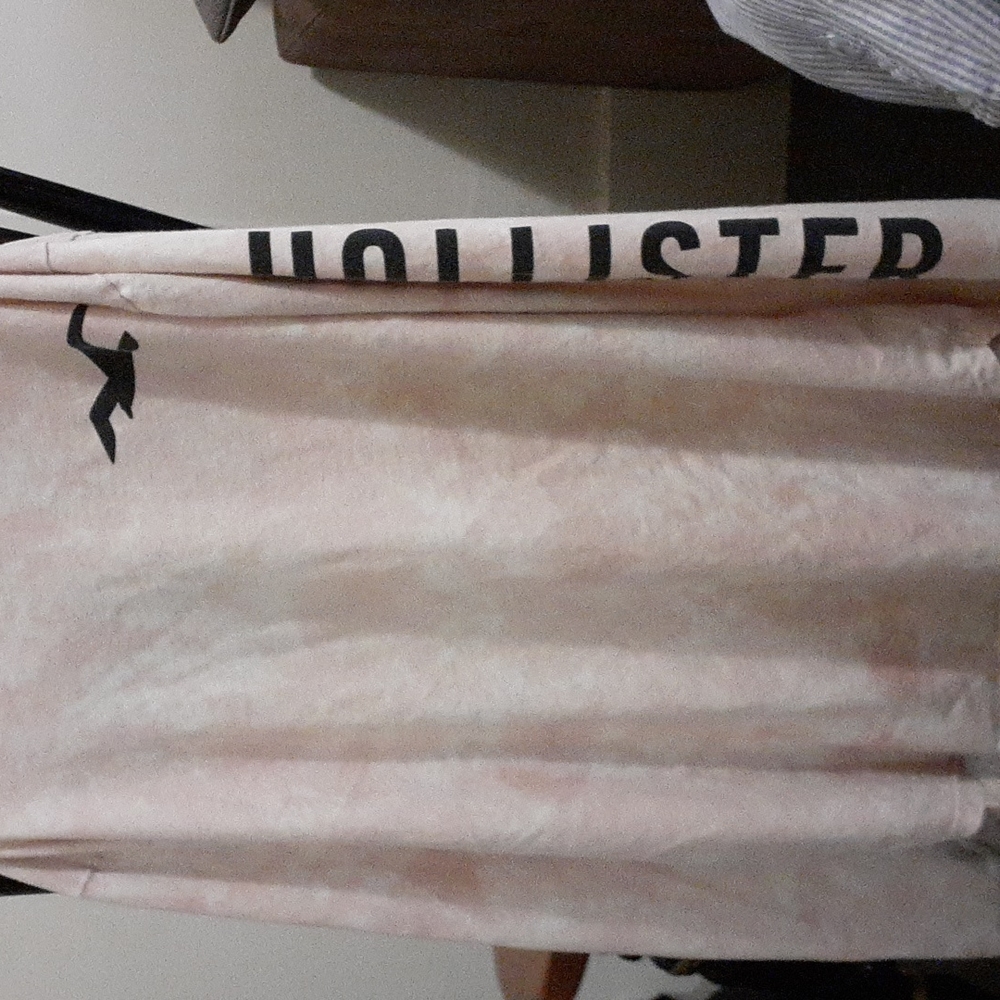 Hollister long sleeve Peach and white tie black lettering size large
